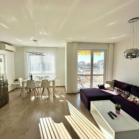 Briz Apartment; 2 Bdr; 6 Guests; Private Parking Varna Eksteriør bilde